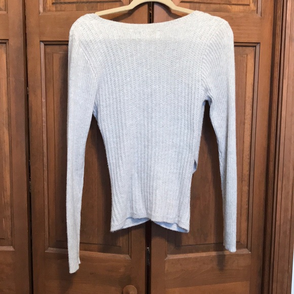 Beige hollister sweater - Picture 2 of 3